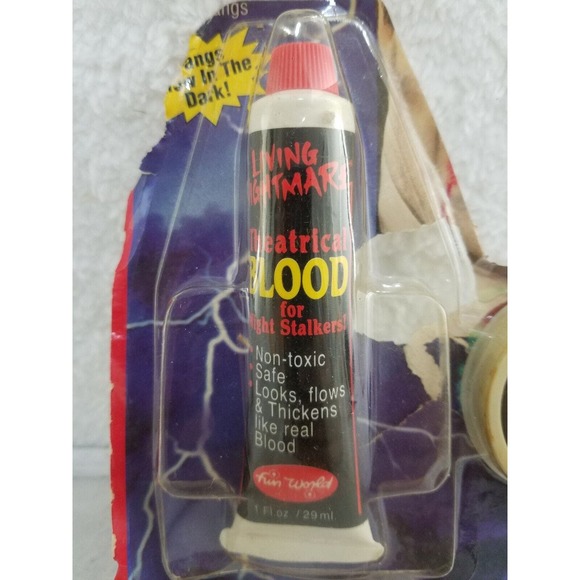 Fun World Living Nightmare Theatrical Blood for Night Stalker Make up No Fangs - Picture 3 of 8